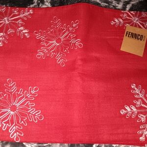 Fennco 4pc Table Placemat Set. Red W/Silver Snowflakes